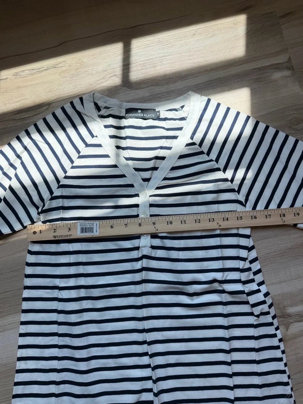 Tuckernuck POMANDER PLACE Navy Striped Vesty Long Sleeve V neck Size XS Coastal